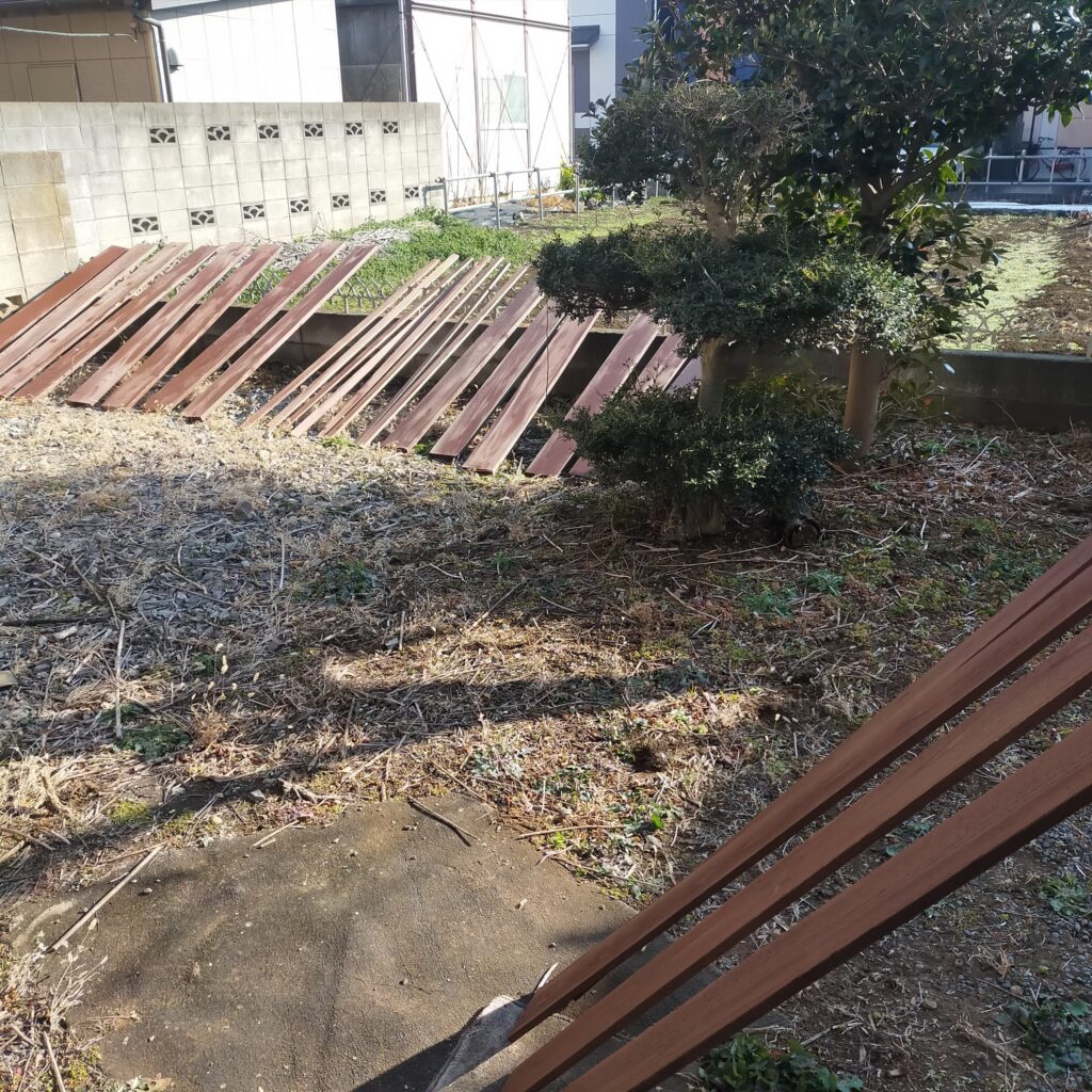 手作りカフェの入り口階段